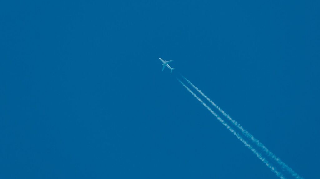 Contrail avoidance in the EU: a quick climate win for aviation